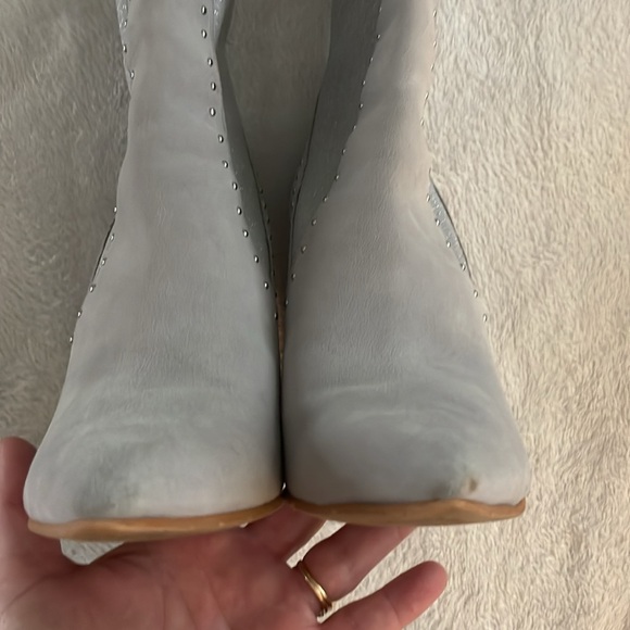 Dolce Vita Silver Ankle Bootie Boots Studded Chunky Heel Suede Leather Size 7.5 - Picture 10 of 15
